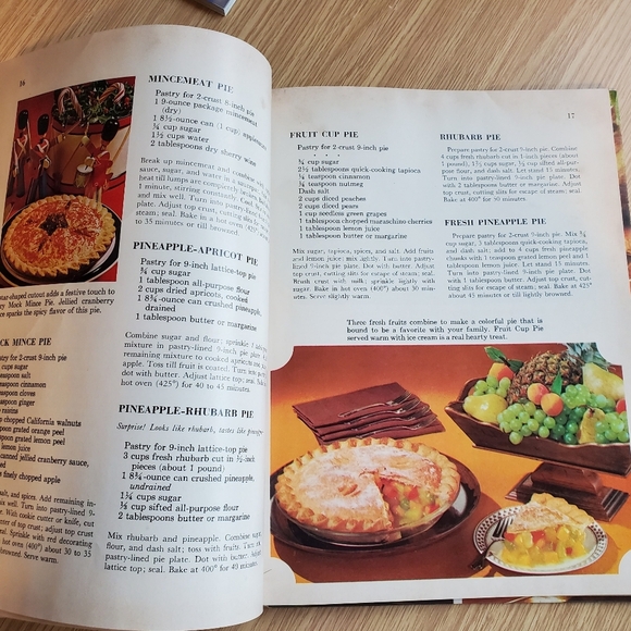 Better Homes and Gardens Pies and Cakes Cook Book Vintage - Picture 9 of 11